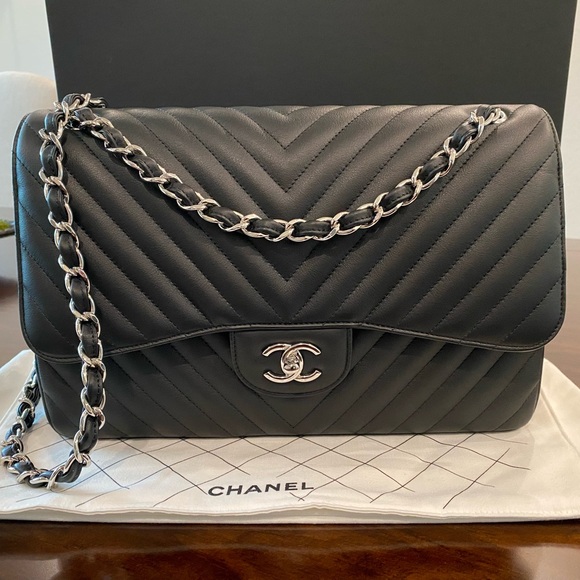 Chanel Classic Double Flap Chevron Jumbo Calfskin Bag in Black from 22C - Rare - Picture 3 of 17